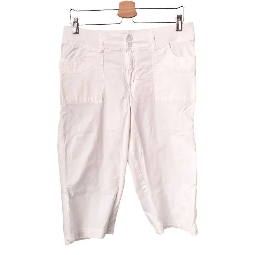 Lee Relax Fit White Capri Pants in Size 12 Medium